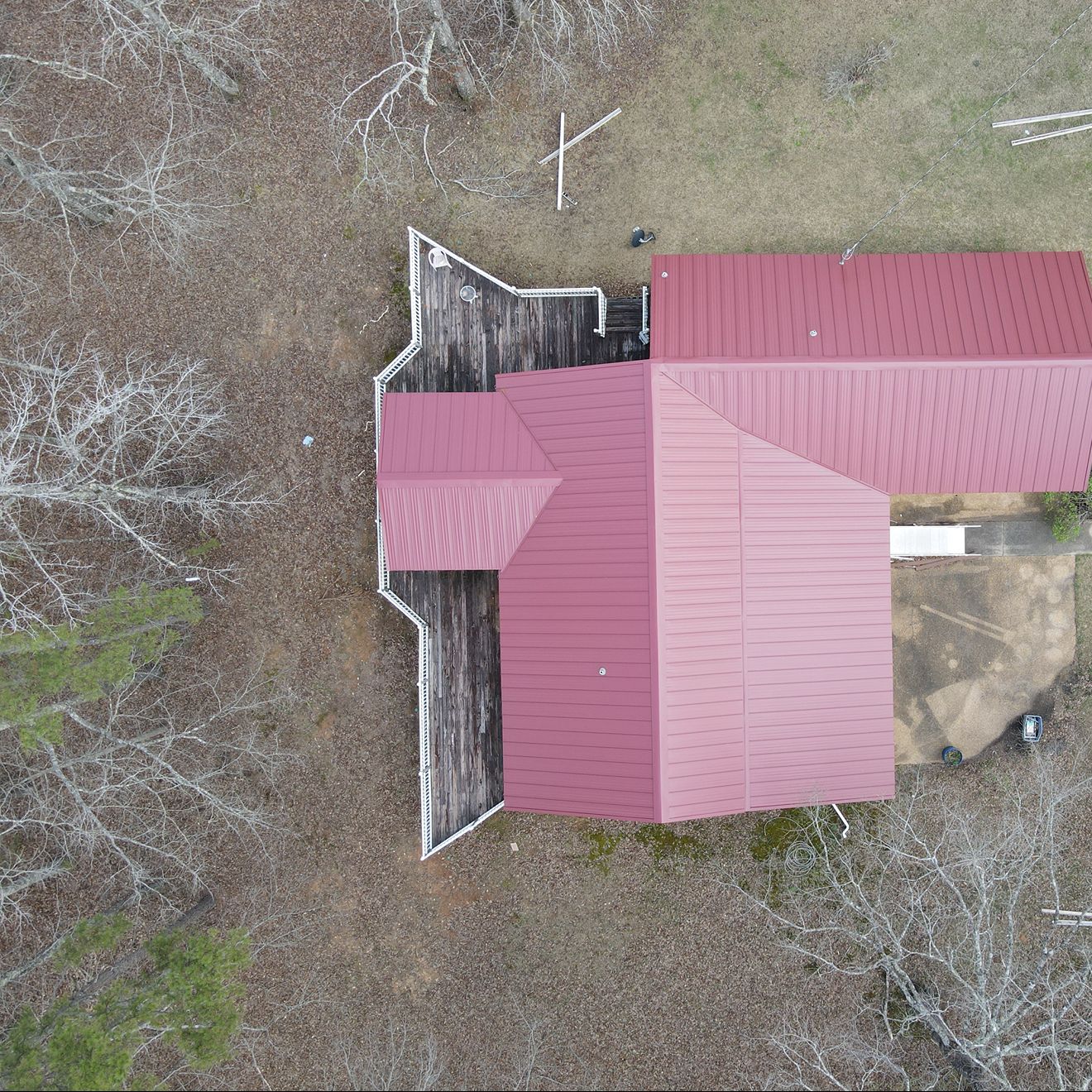 Red metal Standing seam roof in booneville, ms